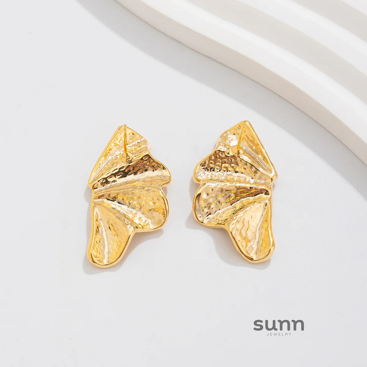 Julieta Delicate Leaf Studs