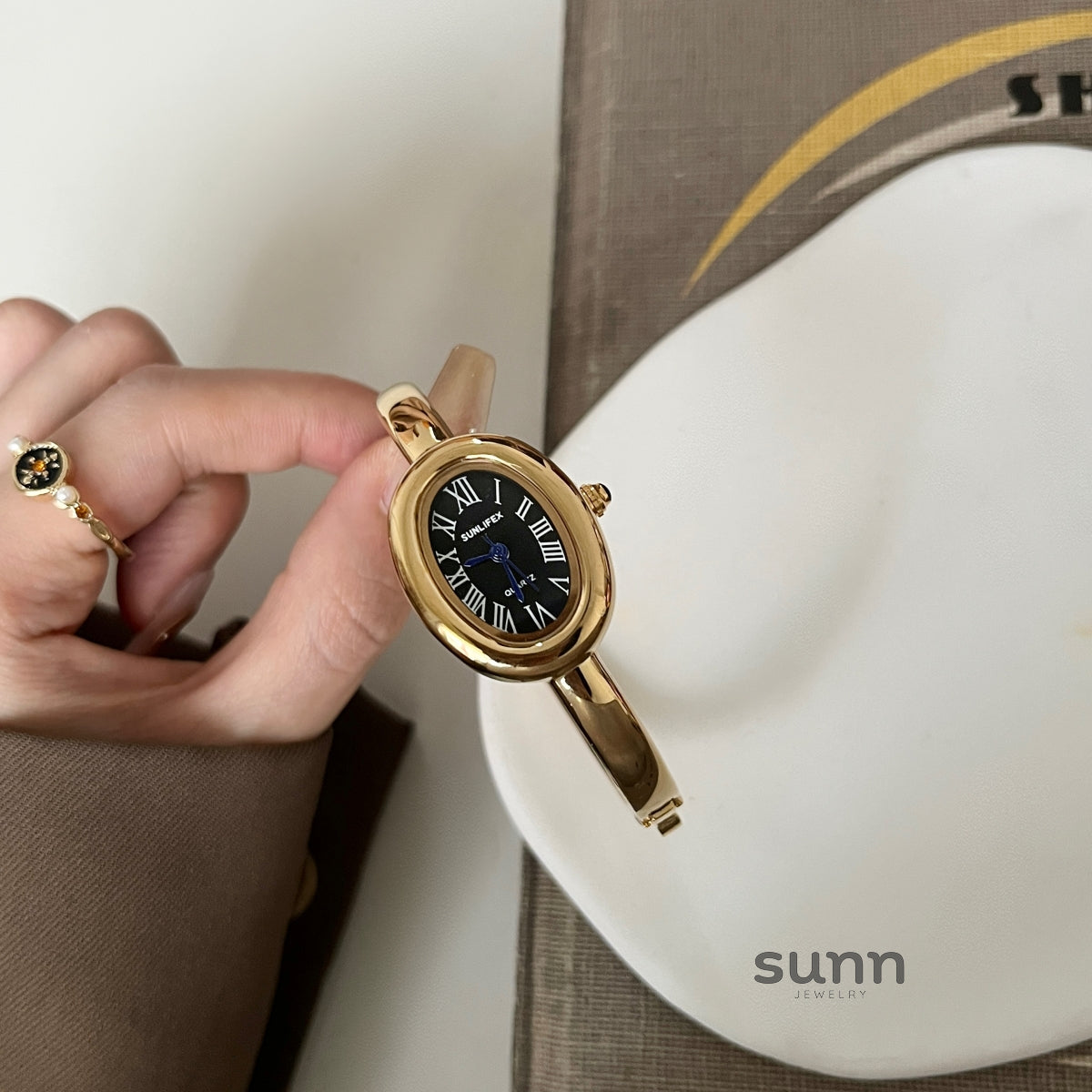 Juliett Dainty Oval Bracelet Watch [K5E6TJBD]
