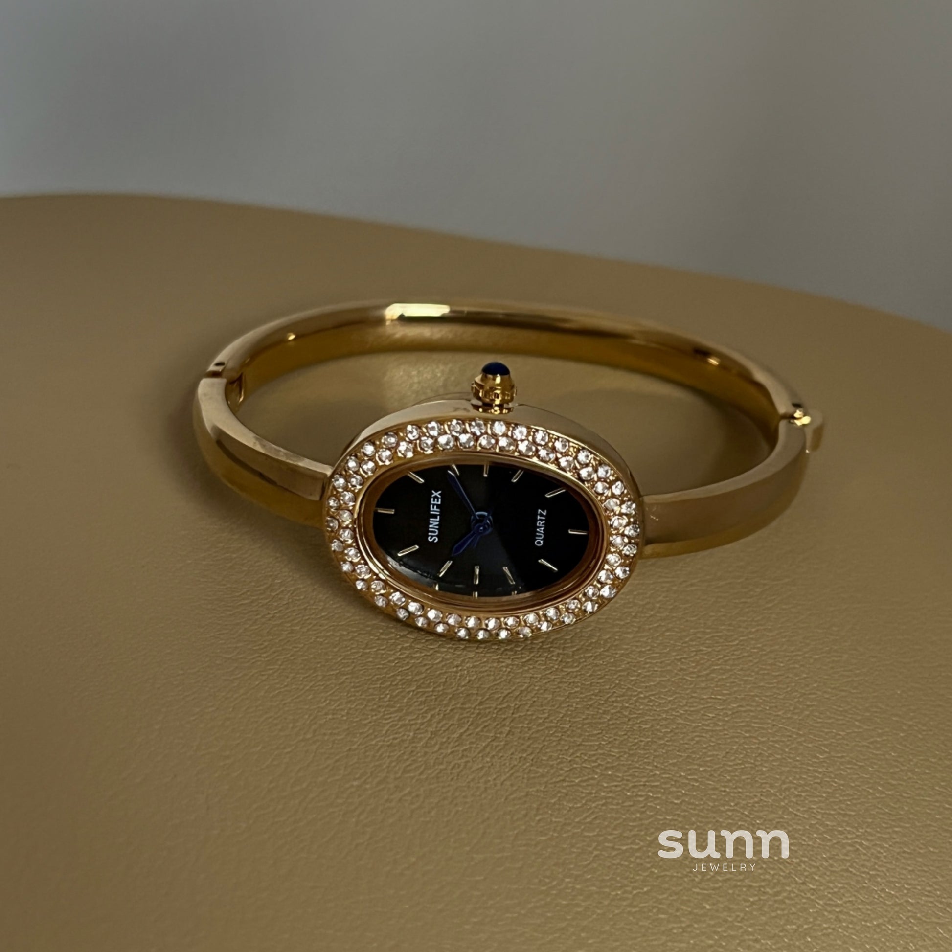 Juliett Dainty Oval Bracelet Watch [UNUZQDQ2]