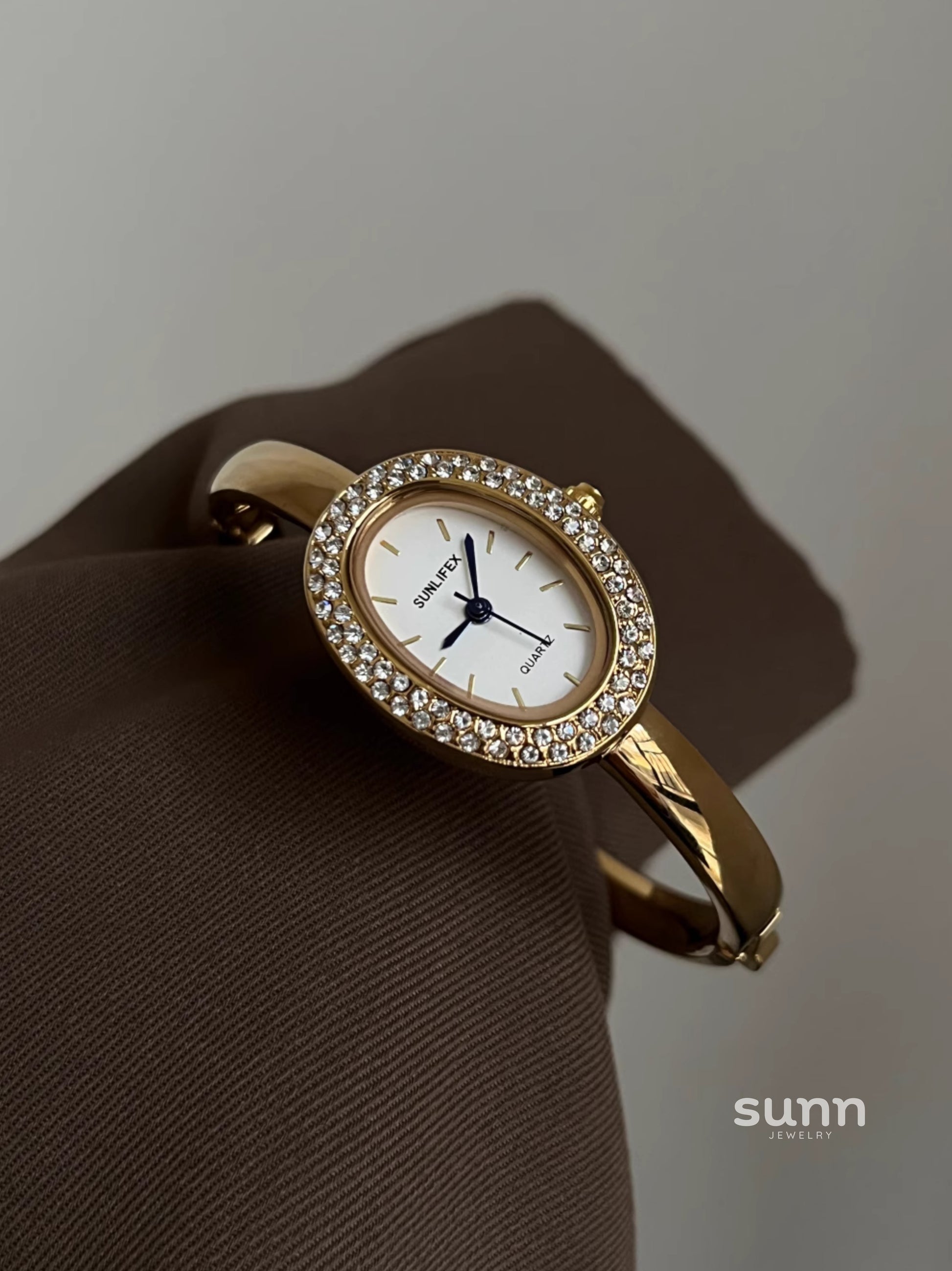Juliett Dainty Oval Bracelet Watch [C9LS51GD]