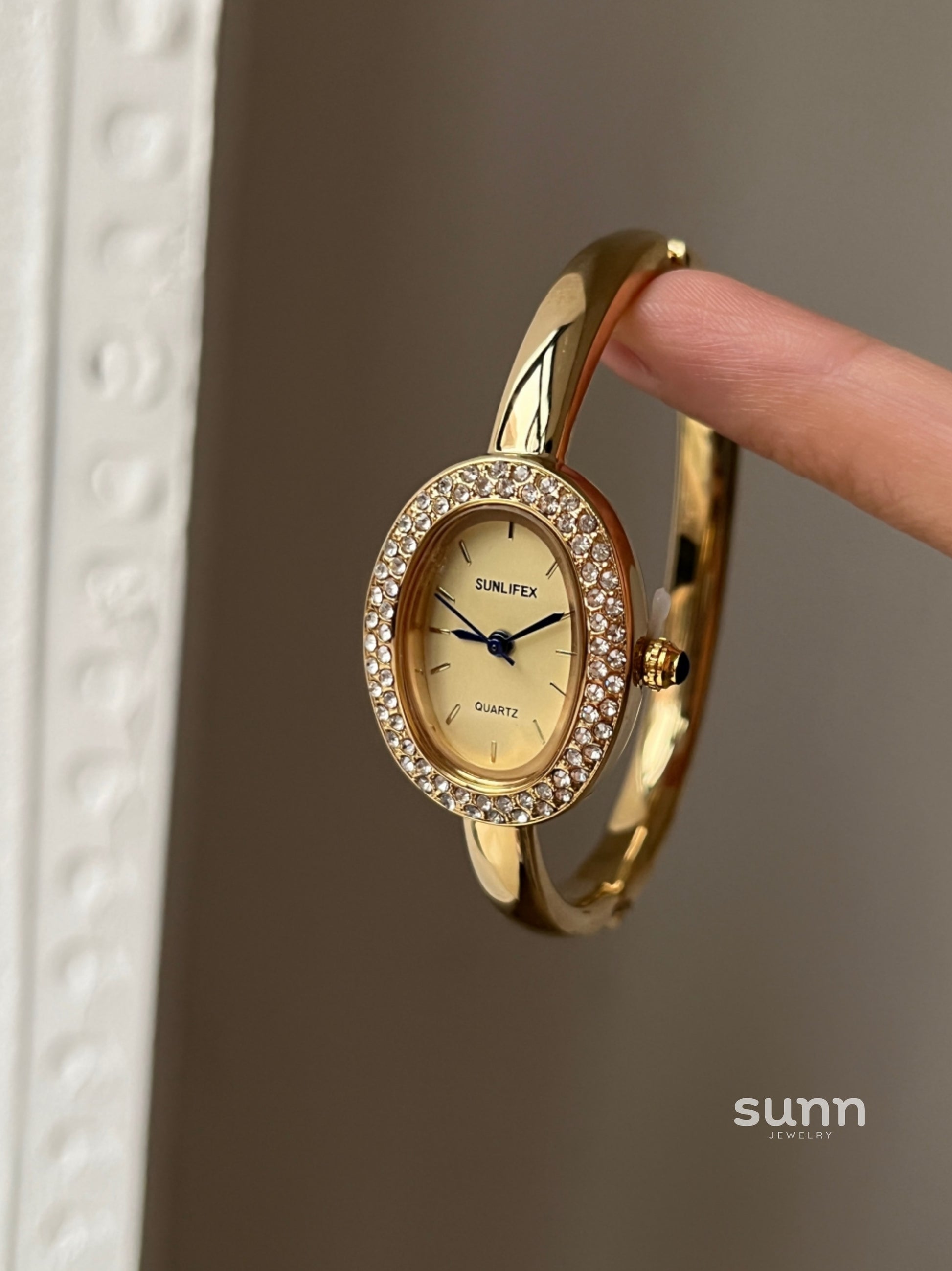 Juliett Dainty Oval Bracelet Watch [8XRPNXRD]