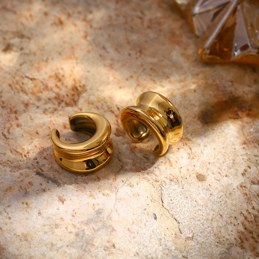 Junia Moon Curved Ear Clip [KSB9O1FJ]