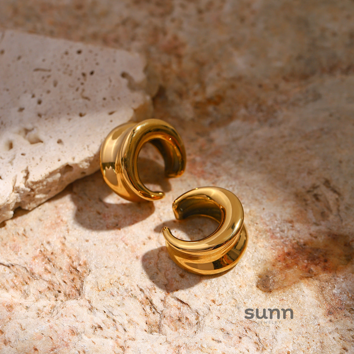 Junia Moon Curved Ear Clip [2GTLPRQE]