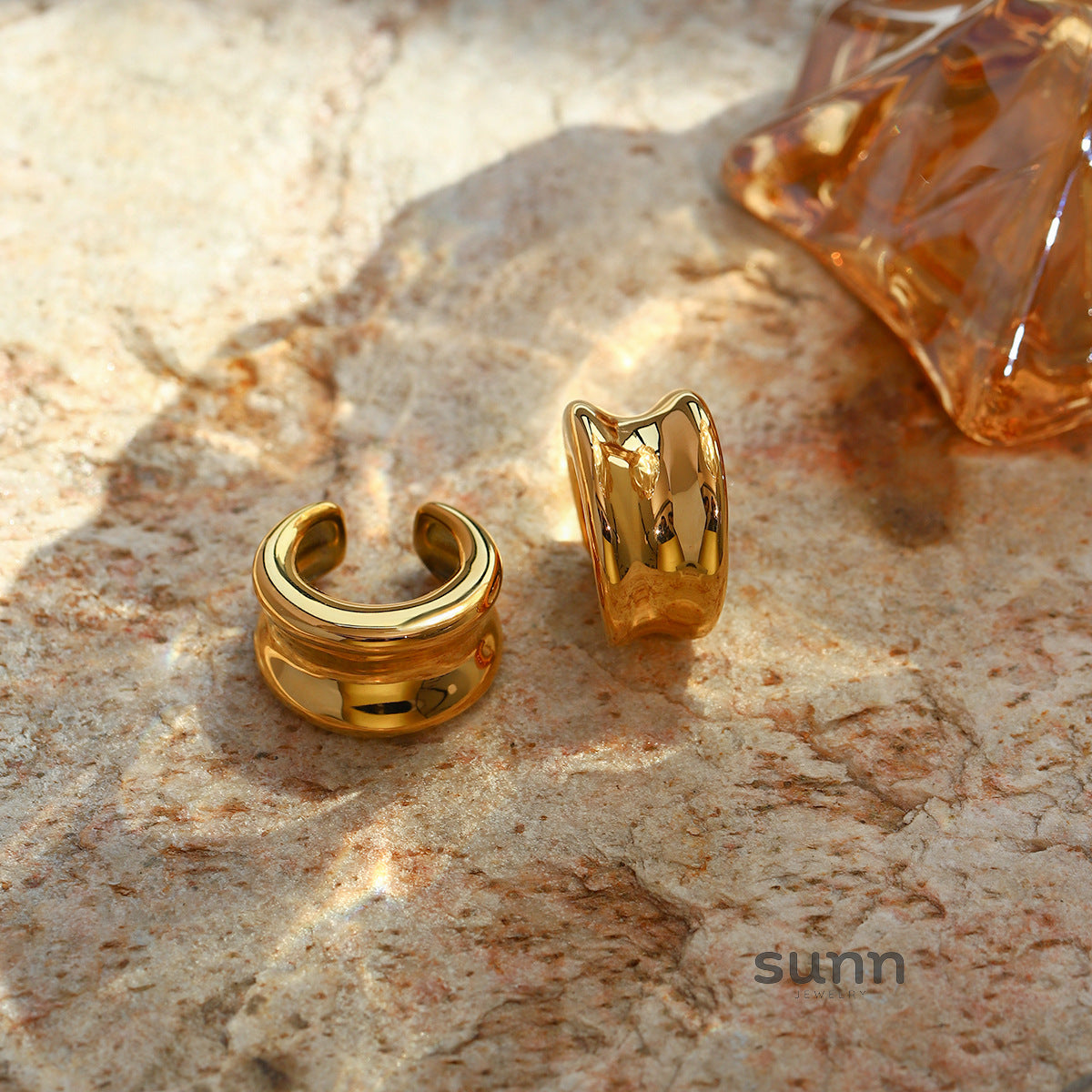 Junia Moon Curved Ear Clip [ASE317MR]