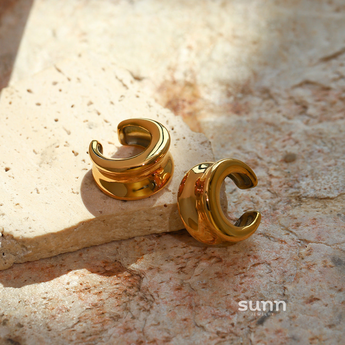 Junia Moon Curved Ear Clip [6GWPRGJ2]