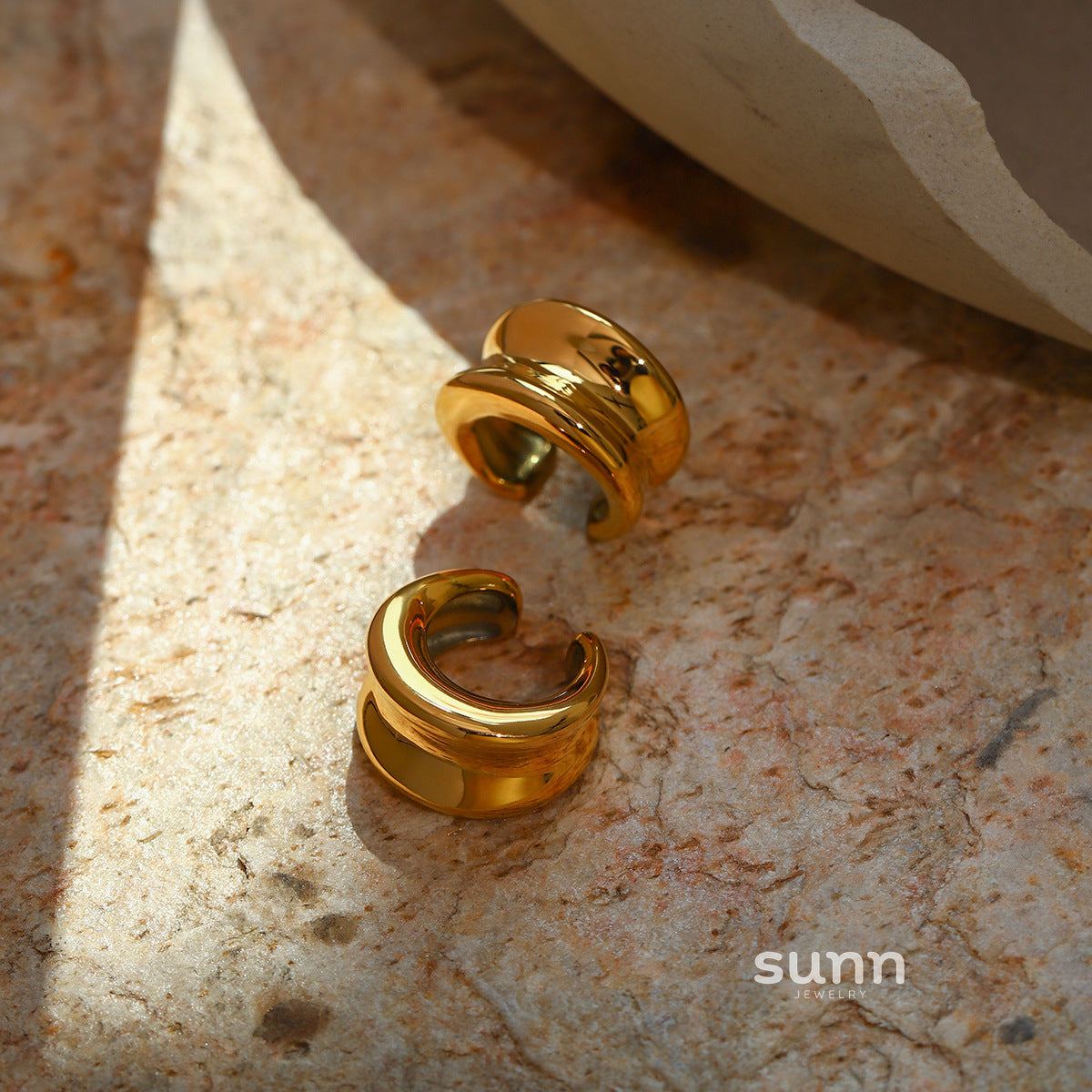 Junia Moon Curved Ear Clip [Z7555RP1]