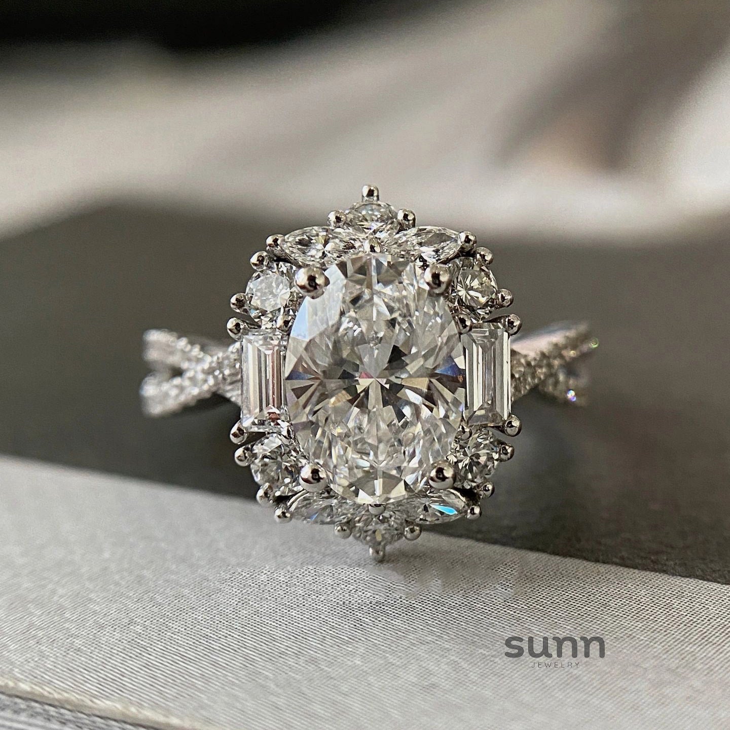 Kaavya Radiant Oval Ring [VIZ3CMFU]