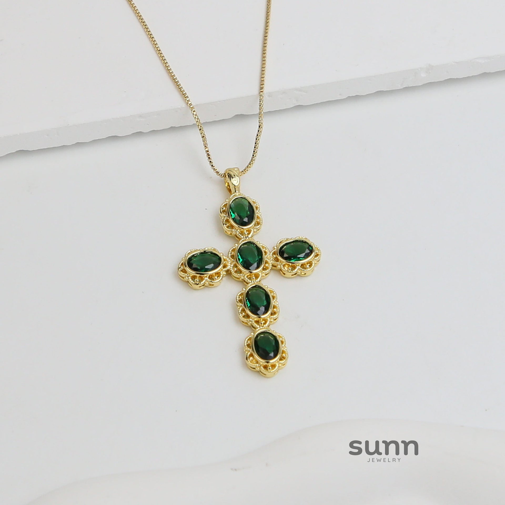 Kacy Gold Zircon Cross Necklace [R769E2FW]