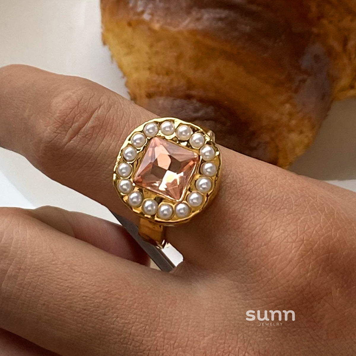 Kaely Sculptural Pearl Ring [B6HULGW1]