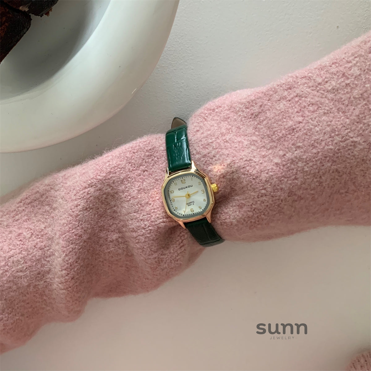 Kahli Minimalist Square Watch [ISYIX7B2]