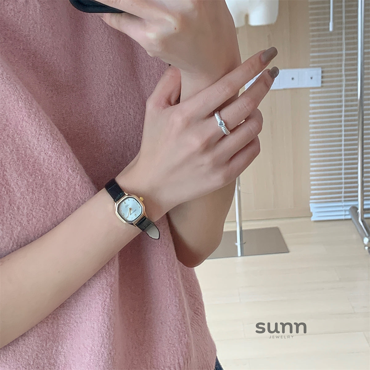Kahli Minimalist Square Watch [V3SI84RO]