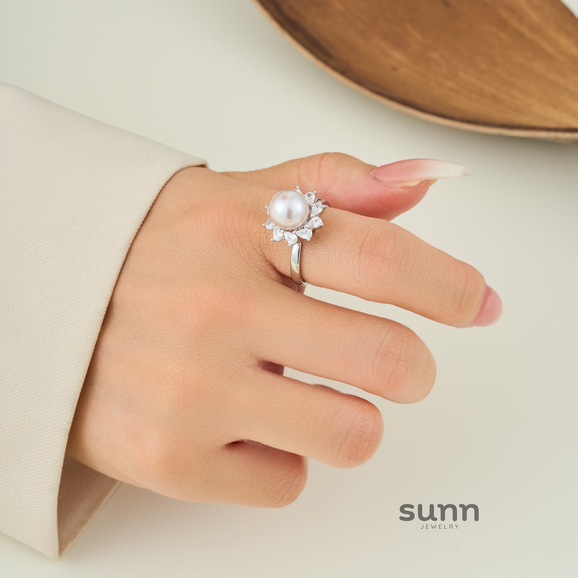Kaidyn Pearl Sunflower Ring [1JU3YH4S]