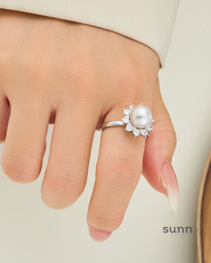 Kaidyn Pearl Sunflower Ring [F6VBWLOD]