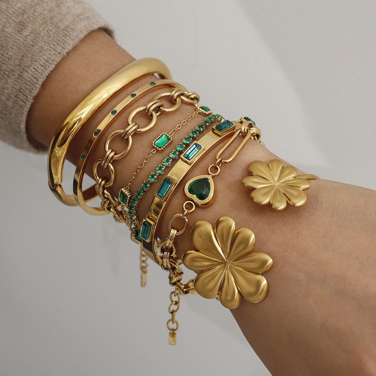 Kailee Zircon Heart Bracelet Set [0R29N5K3]