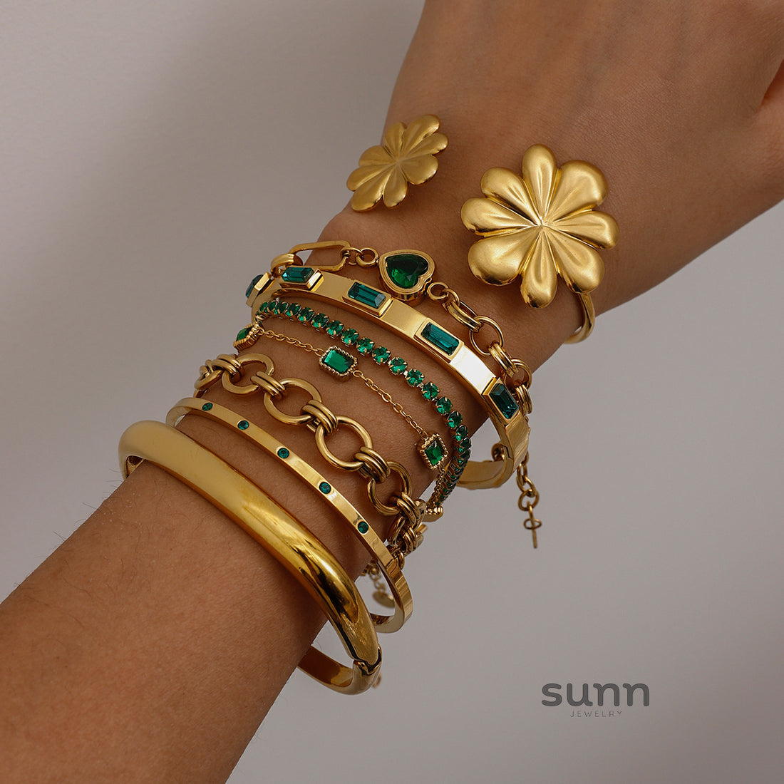 Kailee Zircon Heart Bracelet Set [0R29N5K3]