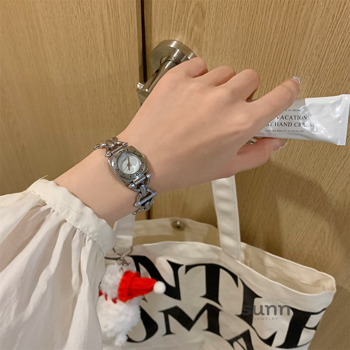 Kaleah Delicate Chain Watch [GQ91RHCH]