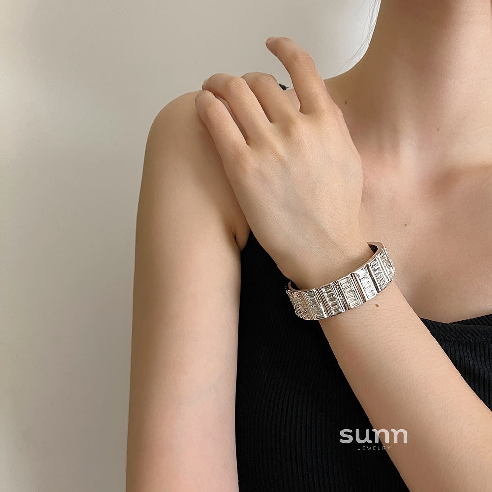 Kaleah Square Zircon Cuff [OM69X60I]