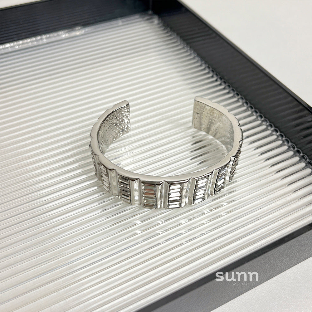 Kaleah Square Zircon Cuff [V0DF56UJ]