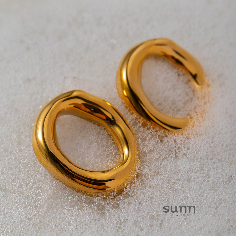 Kalei Gold Hollow Oval Earrings [3IVEEVFZ]