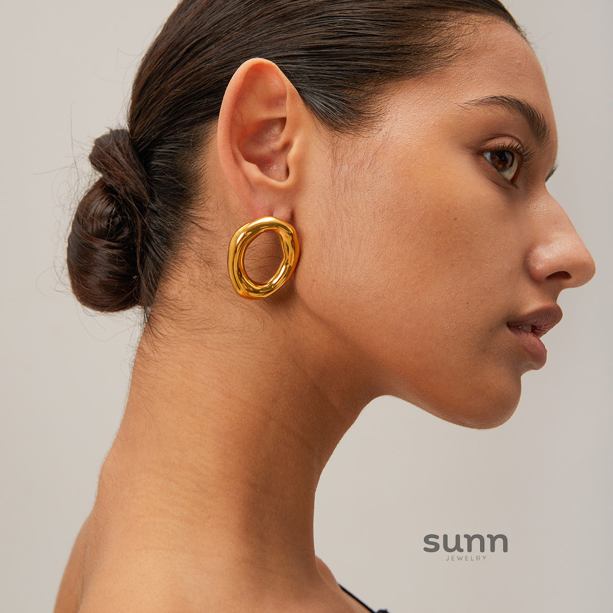 Kalei Gold Hollow Oval Earrings [P0ZO91IR]