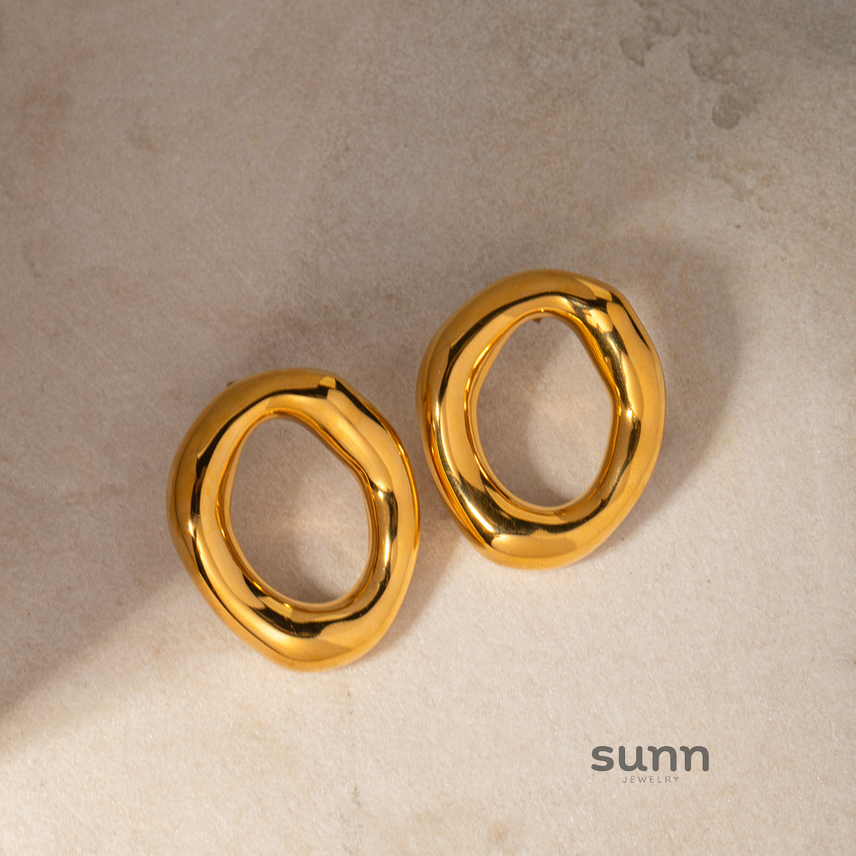 Kalei Gold Hollow Oval Earrings [Z2ZV438K]