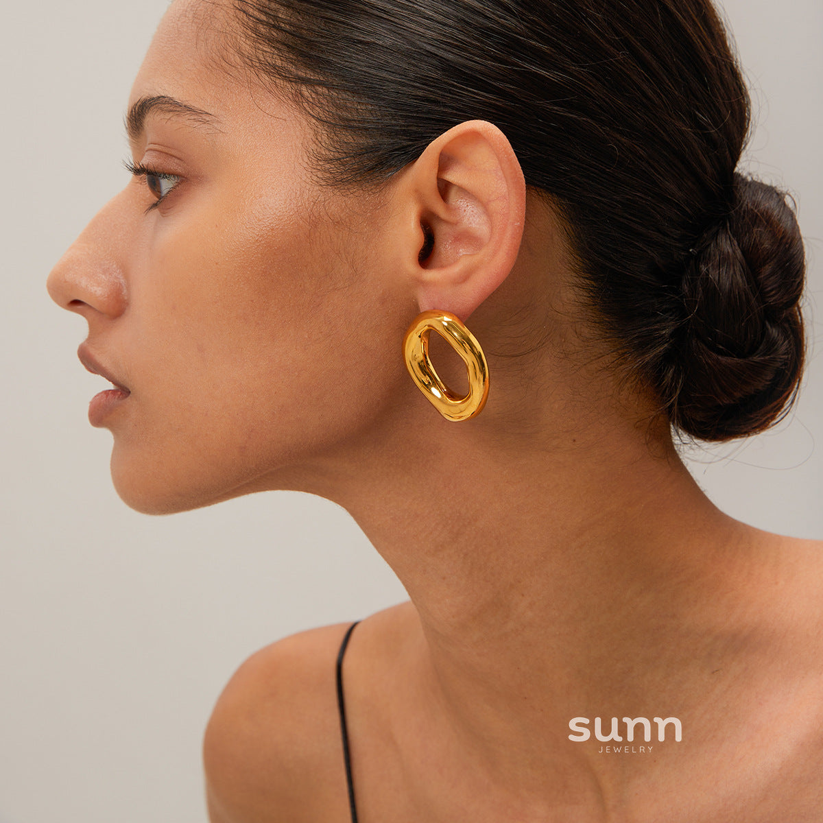 Kalei Gold Hollow Oval Earrings [1GKBDSQZ]