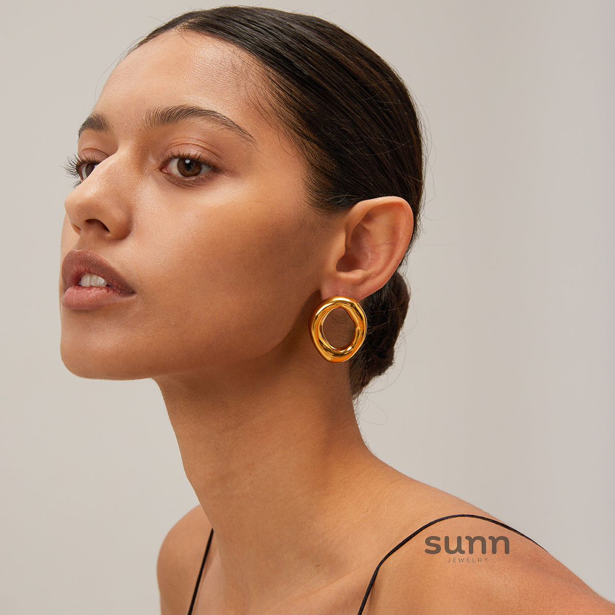 Kalei Gold Hollow Oval Earrings [IIDJT7A2]
