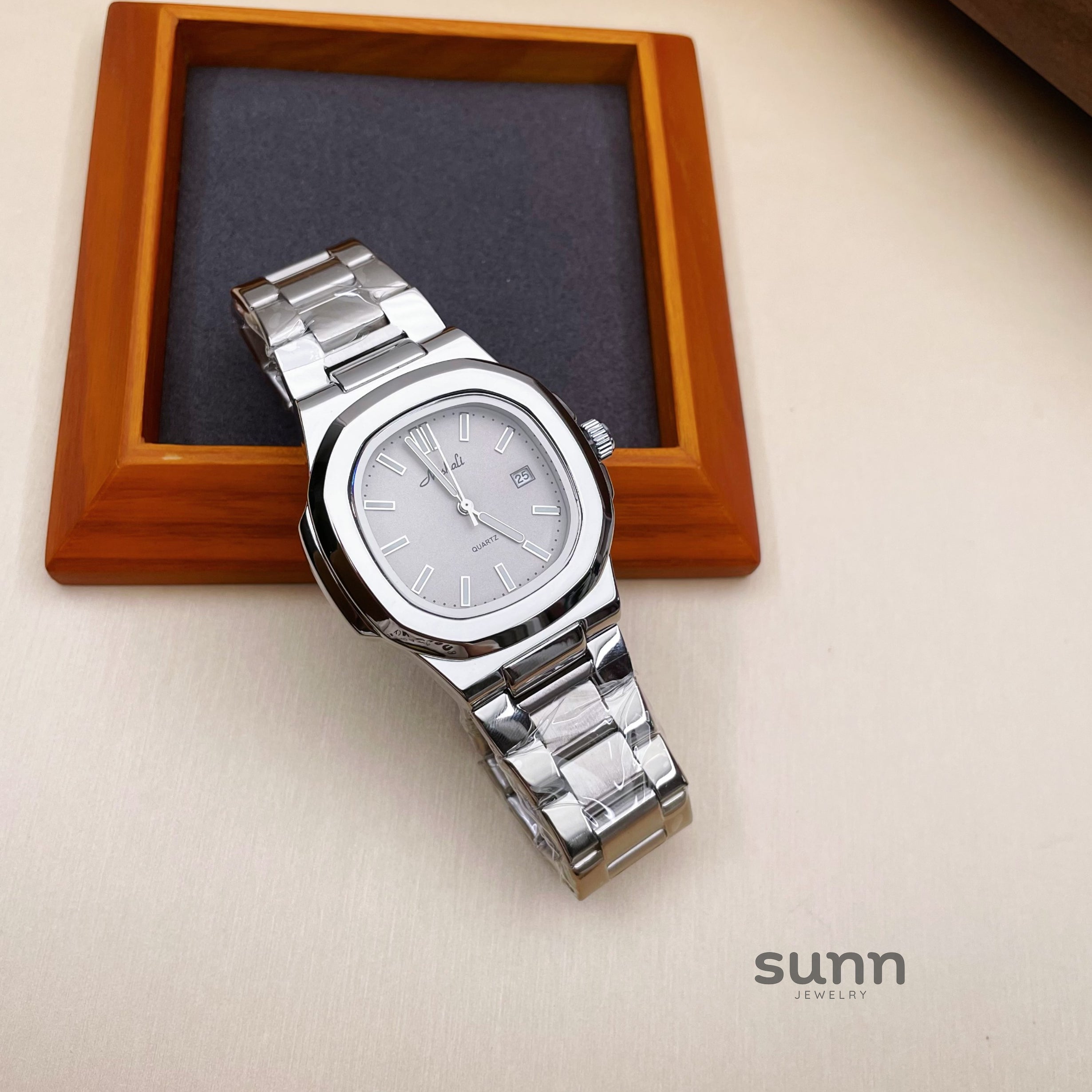 Kaley Nautilus-Inspired Watch [56KNS10D]