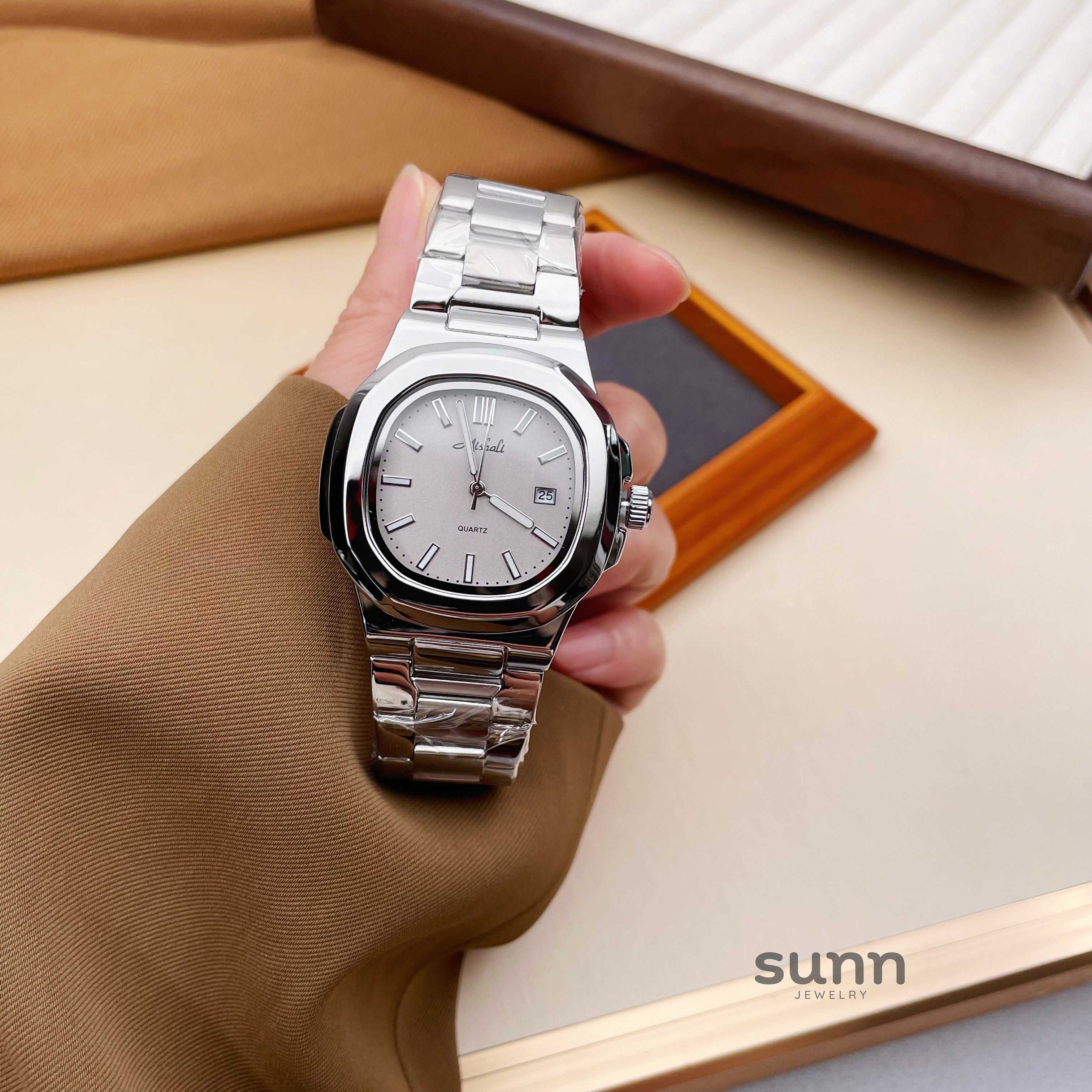 Kaley Nautilus-Inspired Watch [BXT1RXNJ]