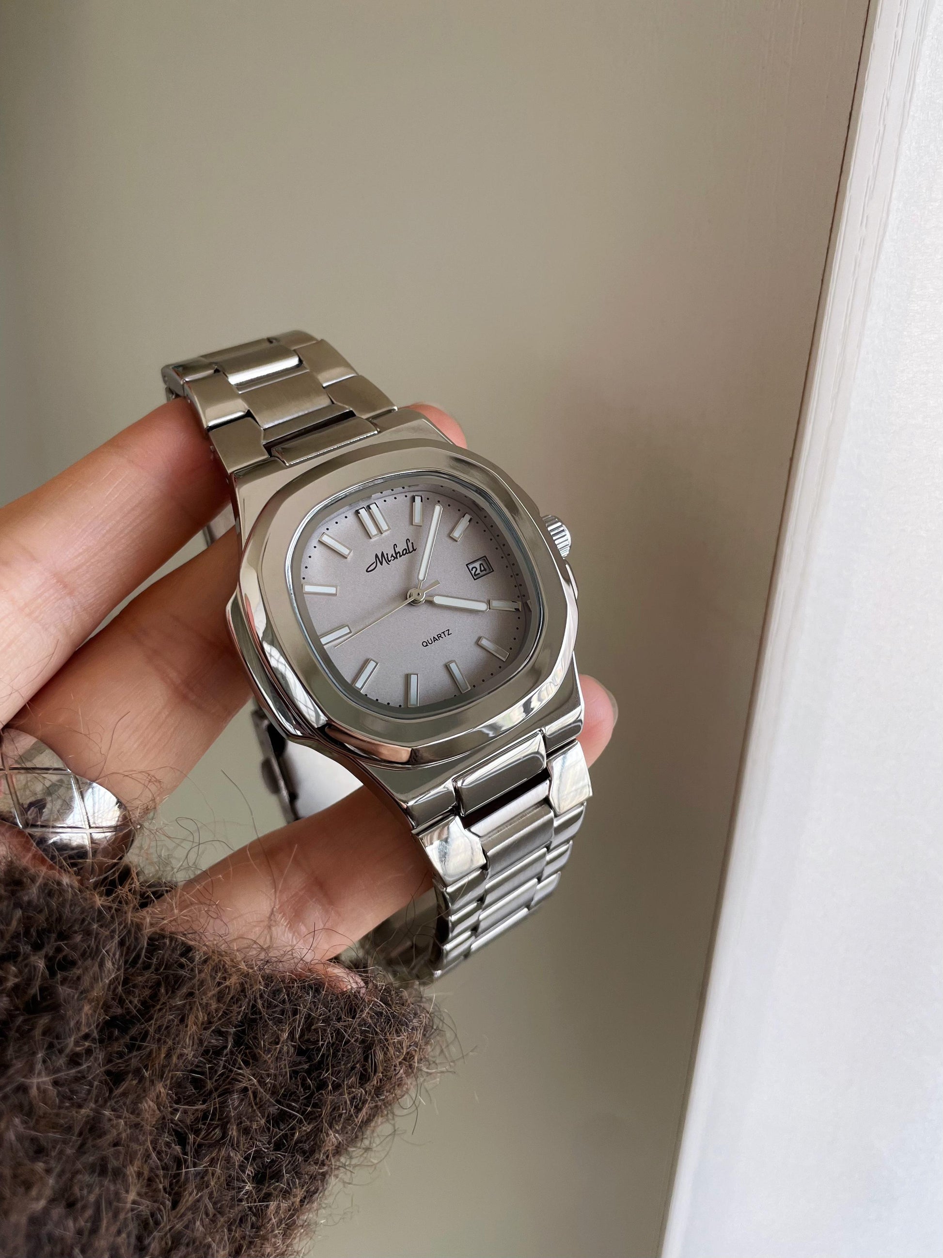 Kaley Nautilus-Inspired Watch [VUC47YFI]