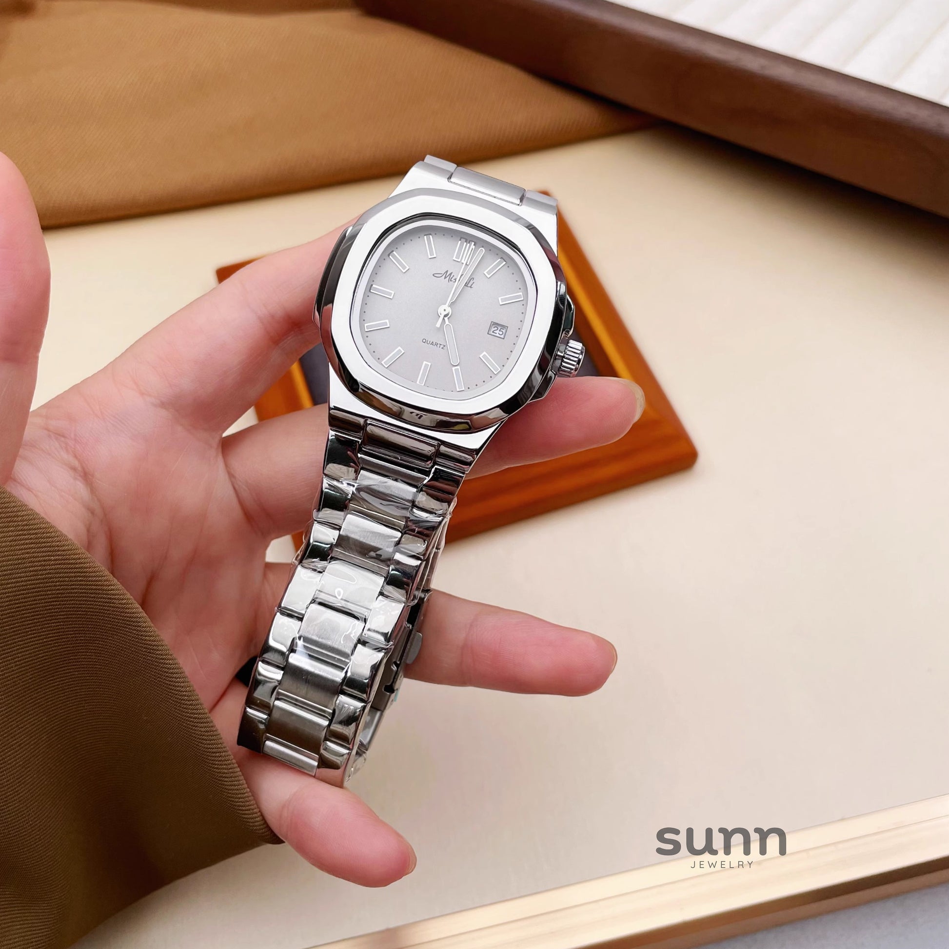 Kaley Nautilus-Inspired Watch [B80N0CRN]