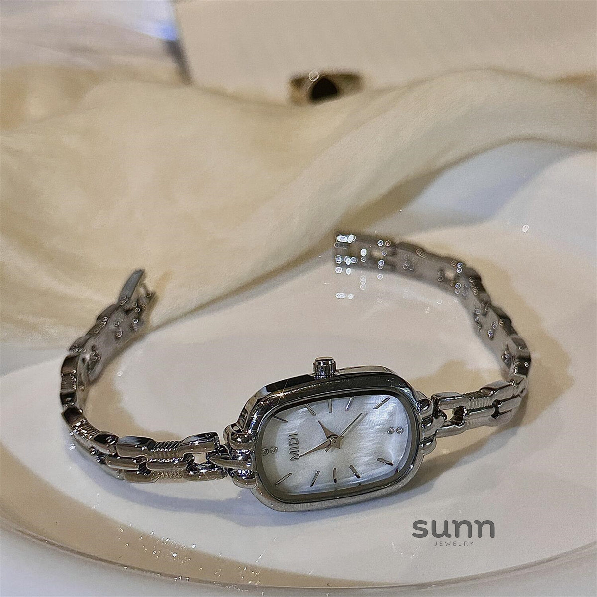 Kalise Mother-of-Pearl Bracelet Watch [YF7EB4KJ]