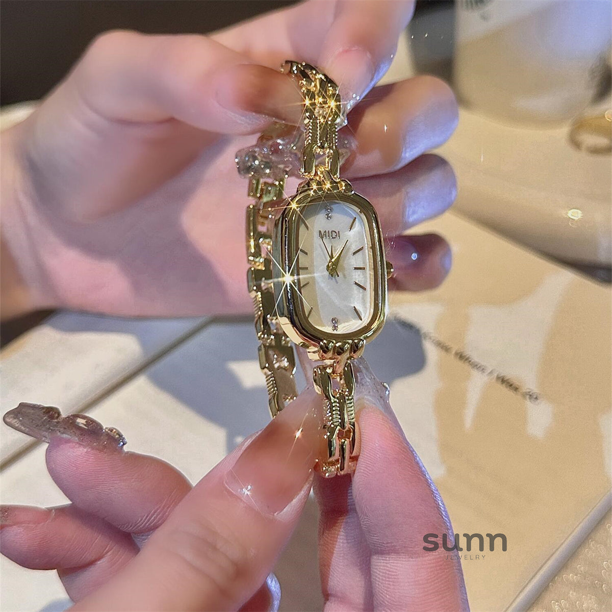Kalise Mother-of-Pearl Bracelet Watch [GEQWHZUG]