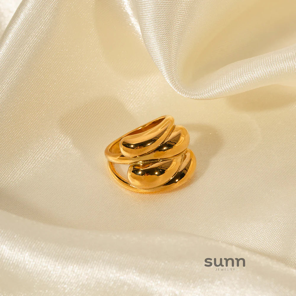 Kalli Fluid Teardrop Ring