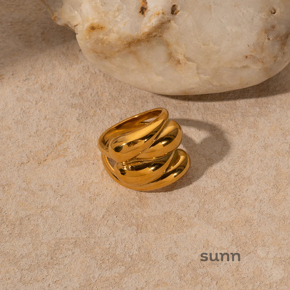 Kalli Fluid Teardrop Ring