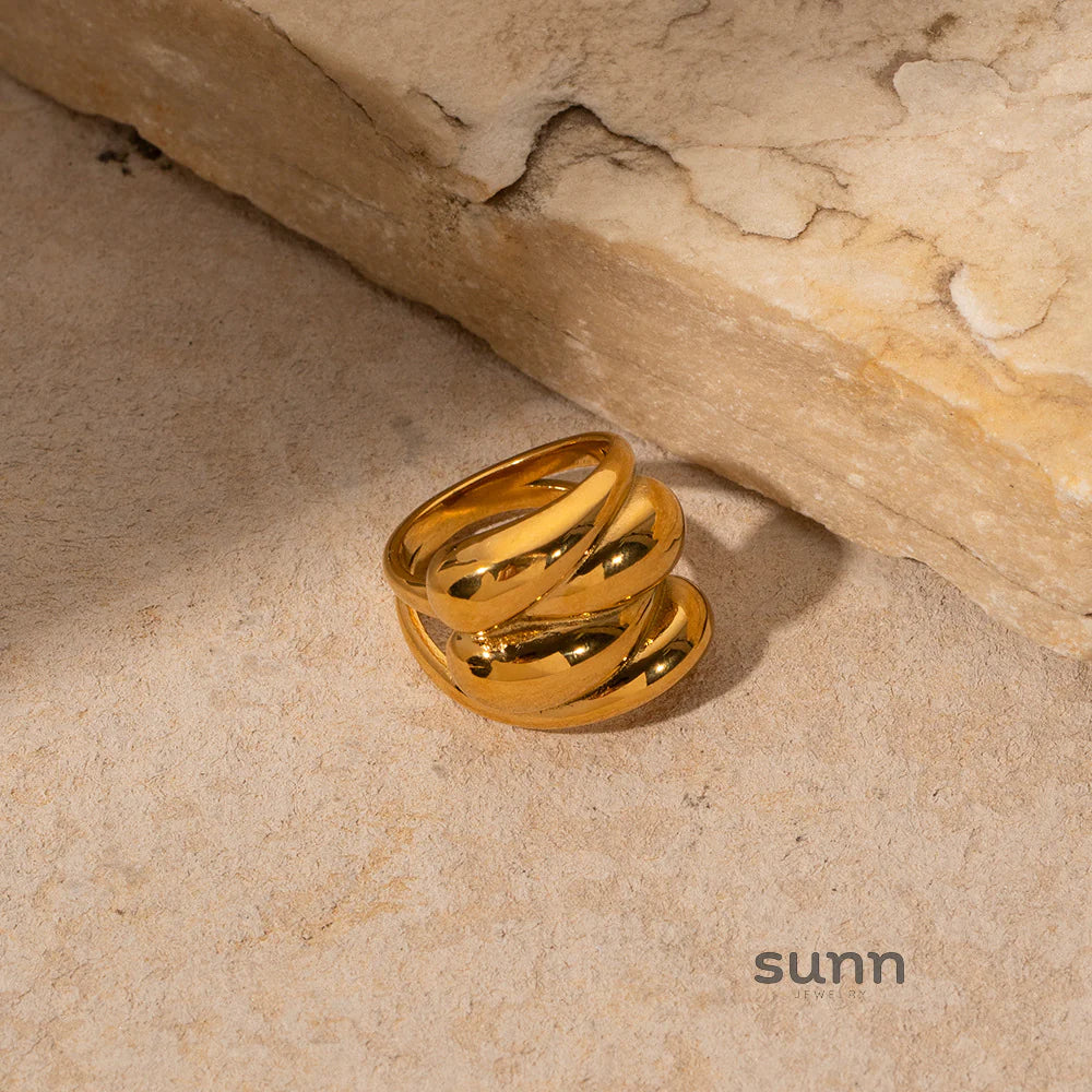 Kalli Fluid Teardrop Ring