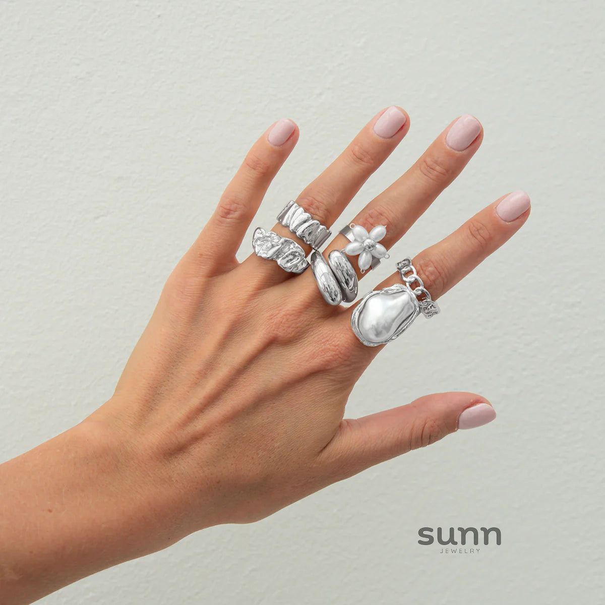 Kamaria Faux Pearl Floral Ring Set