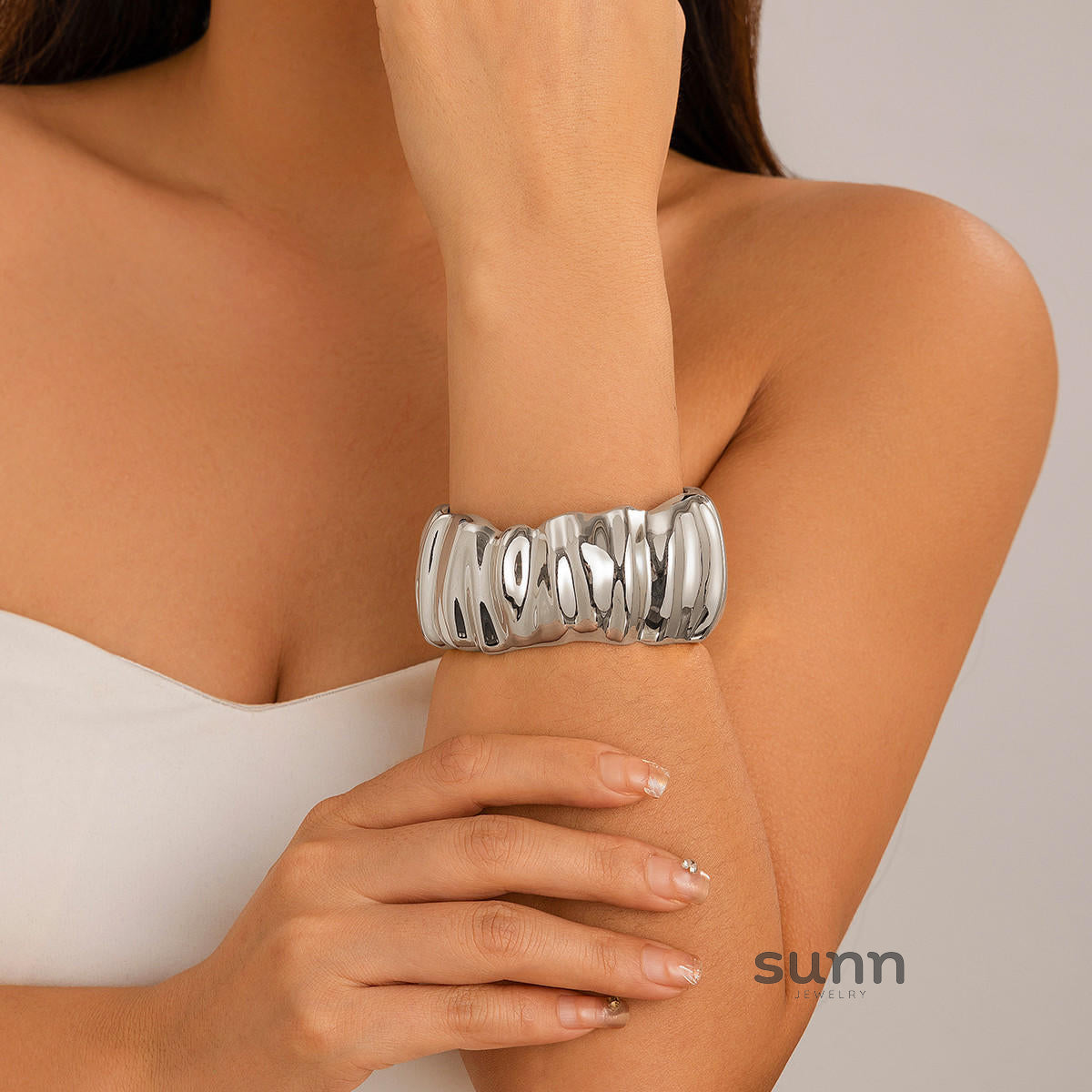 Kambrie Fluid Pearl Accents [67YOFMF0]