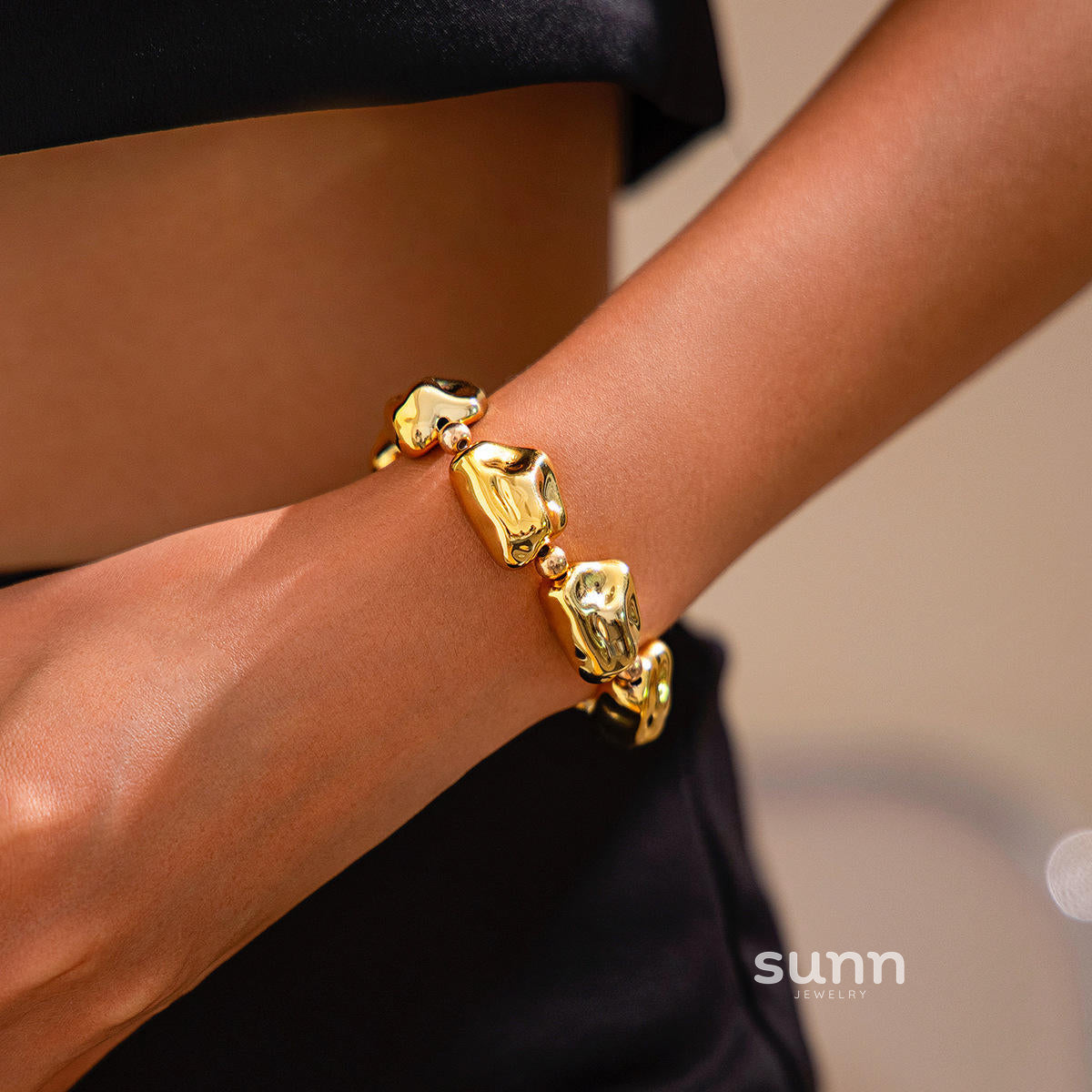Kambrie Fluid Pearl Accents [XLCIADQP]