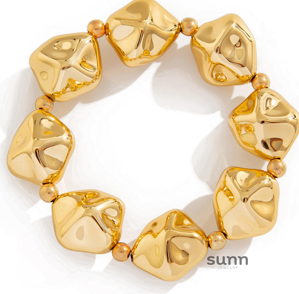 Kambrie Fluid Pearl Accents [TZKXI3HE]