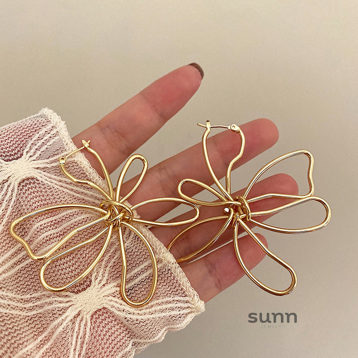 Kamea Petal Drop Earrings [I1E9P5EN]