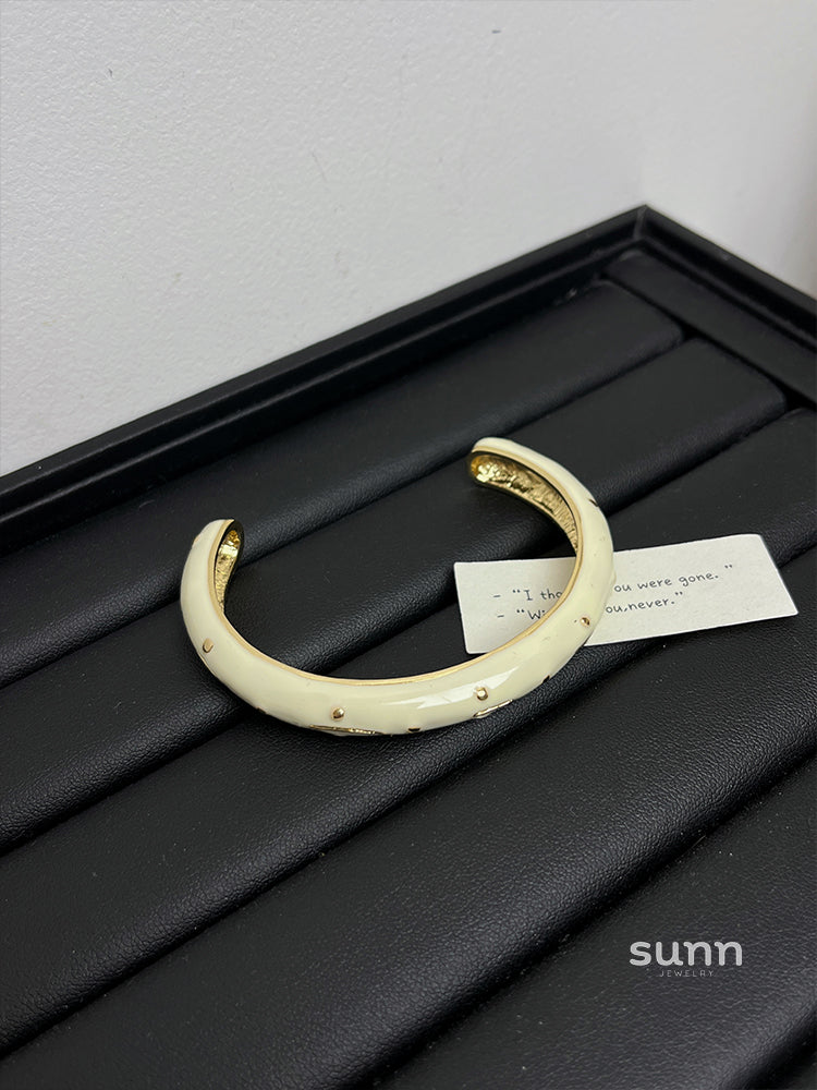 Kameron Contrast Enamel Cuff [X4FVA8NZ]