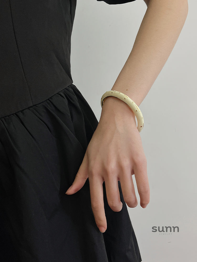 Kameron Contrast Enamel Cuff [YB4M5YTJ]