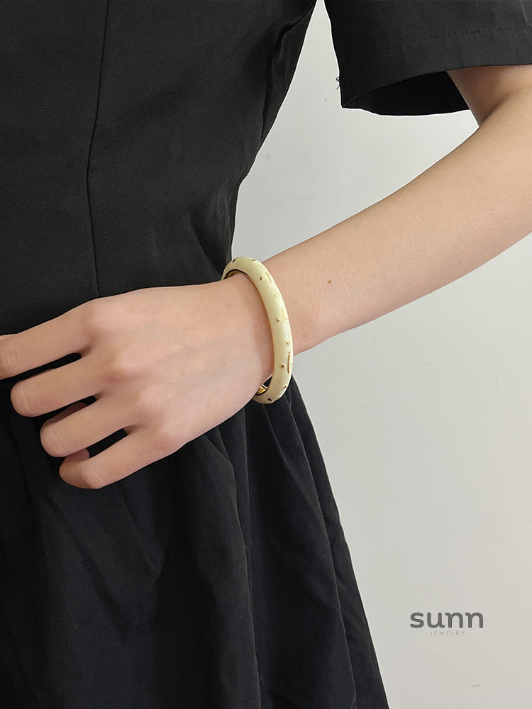 Kameron Contrast Enamel Cuff [URBLCFPG]