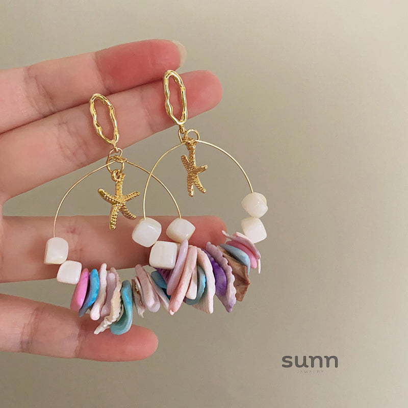 Kamila Iridescent Shell Dangles [SBP1T5VI]