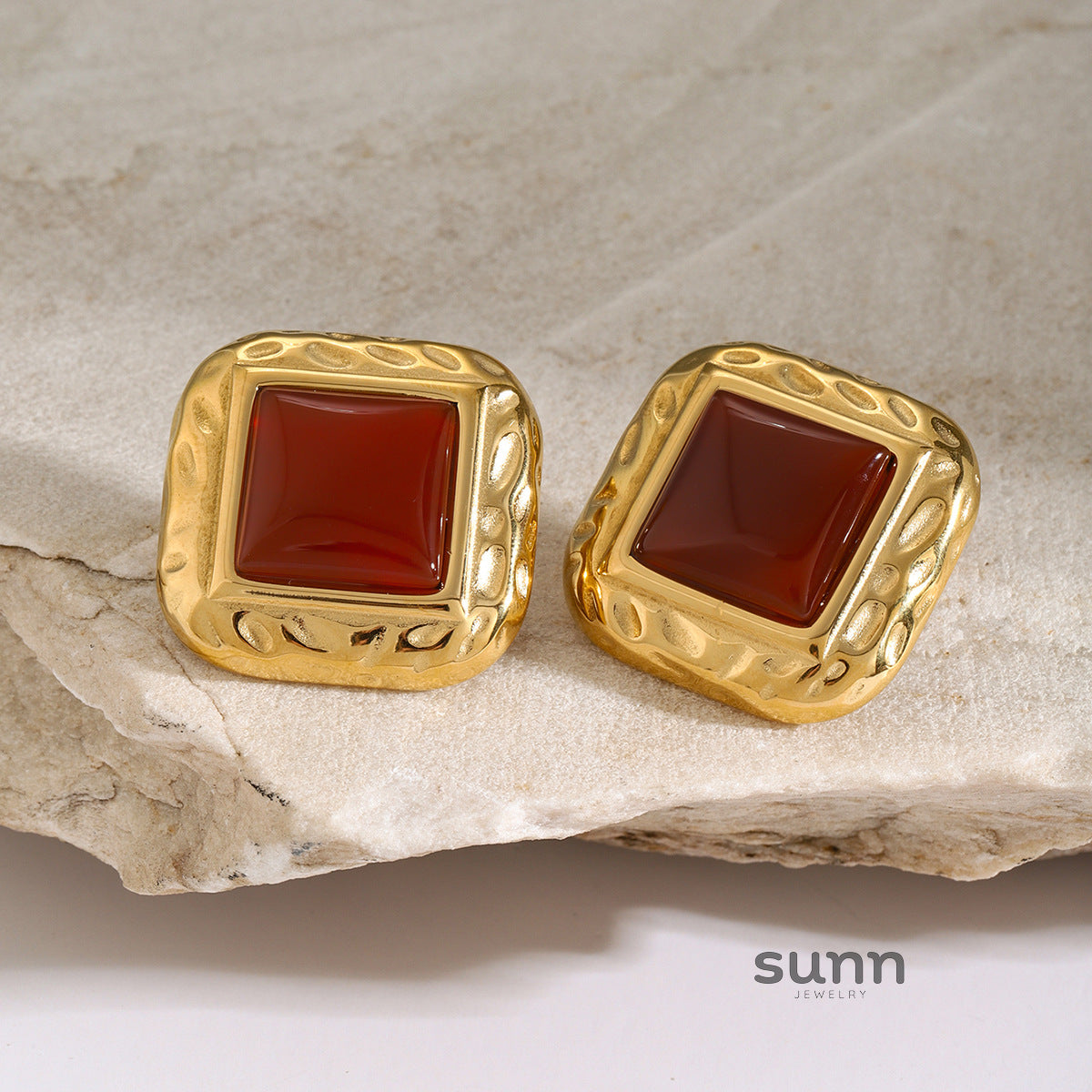 Kamira Medieval Agate Earrings [0TK87OP4]
