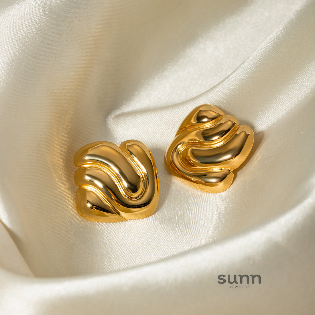 Kamiyah Sculptural Asymmetric Studs [J4GF538M]
