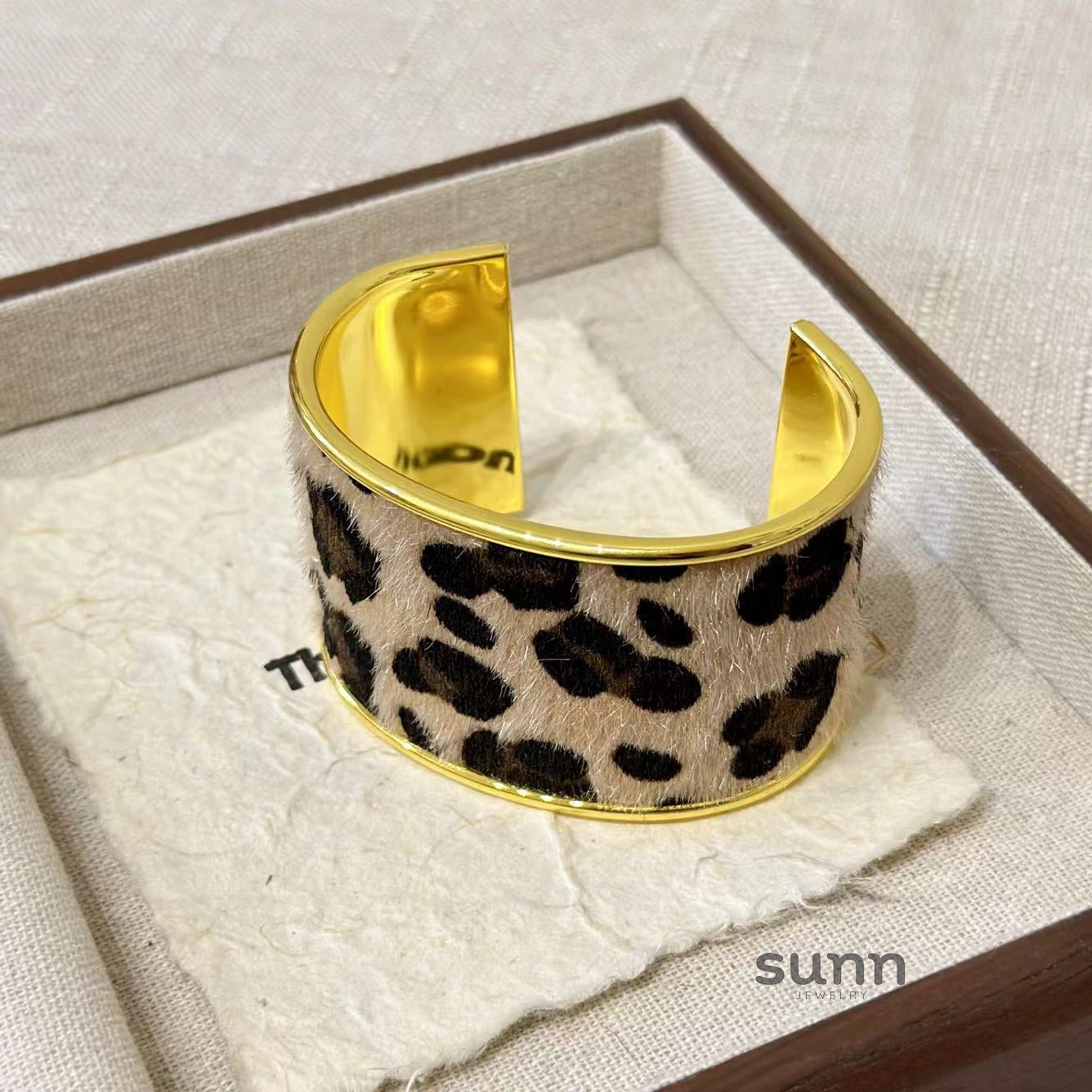 Kamree Leopard Cuff Bracelet [USK87WHL]