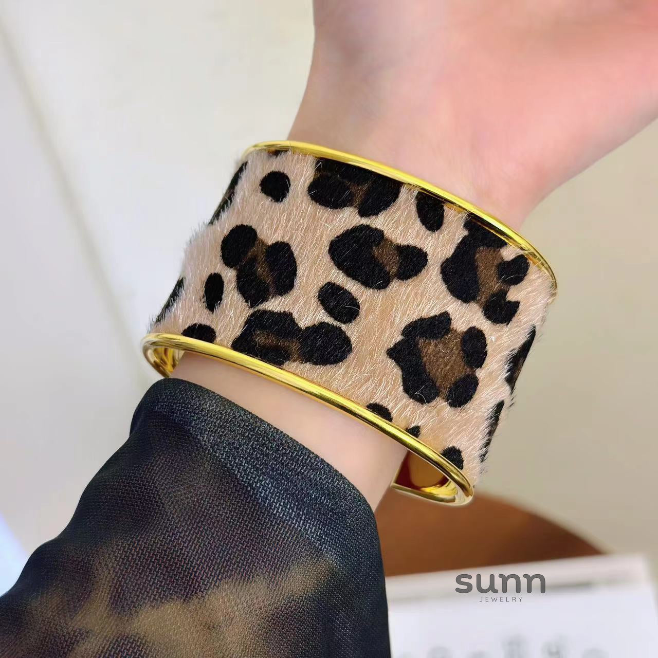 Kamree Leopard Cuff Bracelet [FPIIQGLJ]