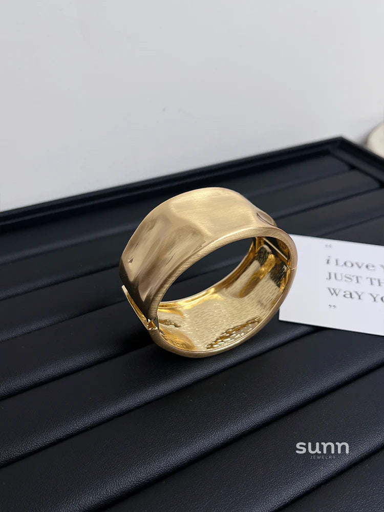 Kamryn Wide Metal Arm Cuff